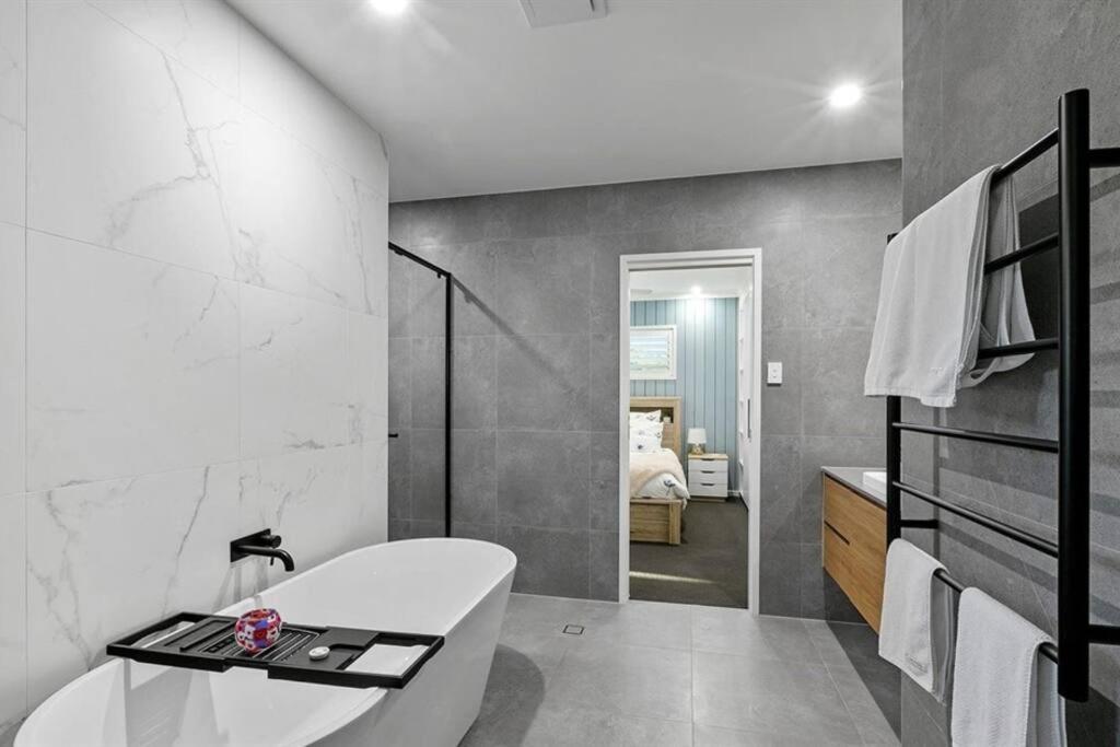 Beachside Buddina Luxury Family House 5 Bedrooms מראה חיצוני תמונה